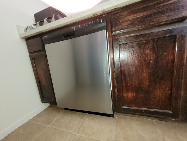 Building Photo - Beautiful Second Floor Condo in Great Area!