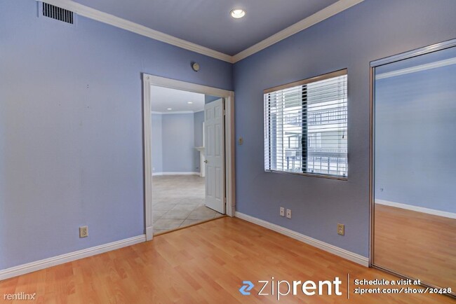 Building Photo - 2 br, 1.5 bath Condo - 601 North Kenwood S...