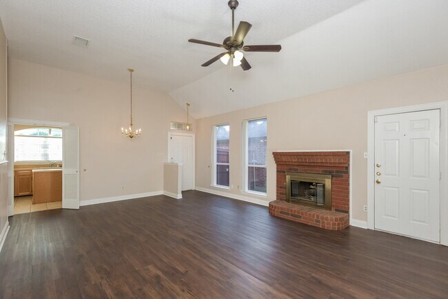 Building Photo - 2221 Baretta Dr