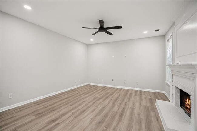 Building Photo - 165 Sable Pointe Dr