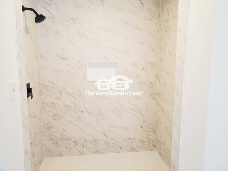 Building Photo - 4325 Sprucebough Dr