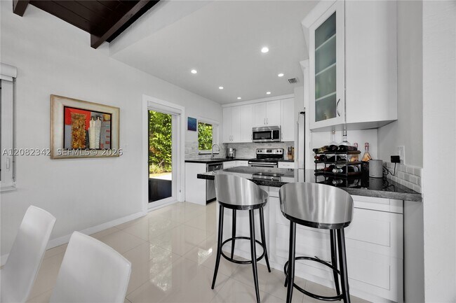 Building Photo - 6843 SW 53rd St