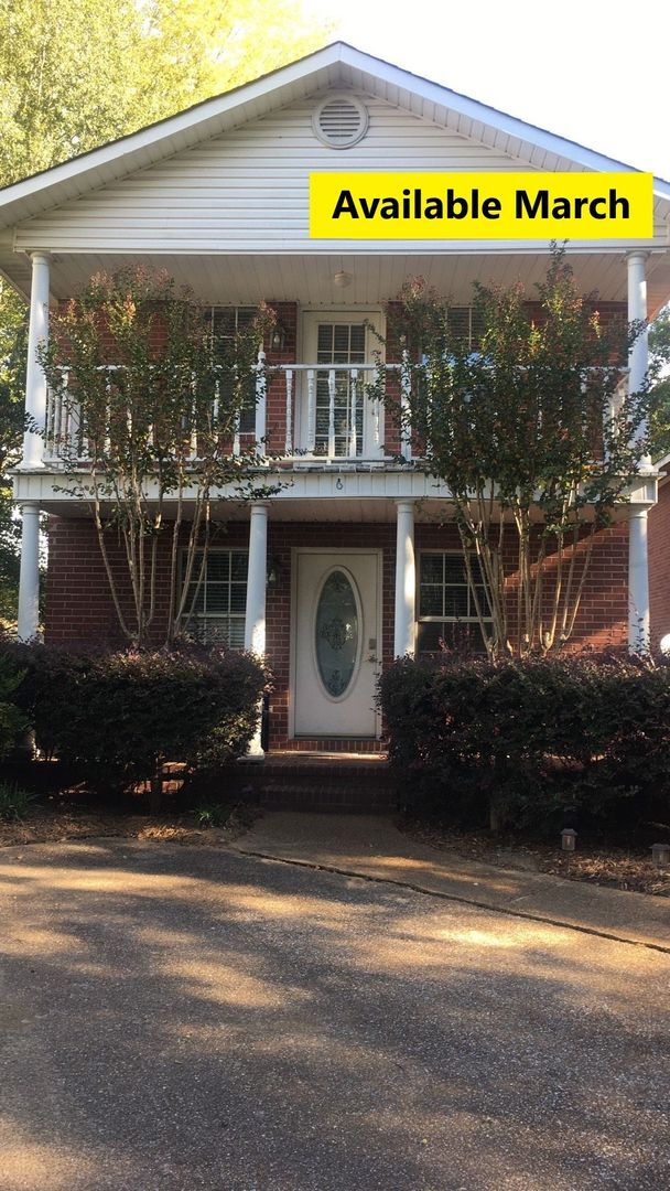 Primary Photo - Grecian Gardens