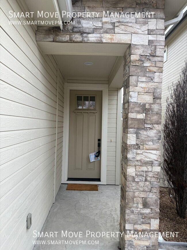 Building Photo - 2100 N Woodcreek St