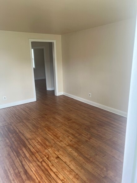 Building Photo - 5554 Midwood Ave
