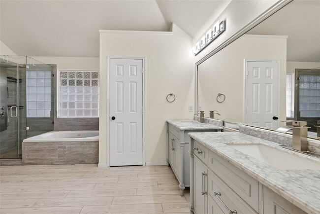 Building Photo - 5902 Capella Park Dr