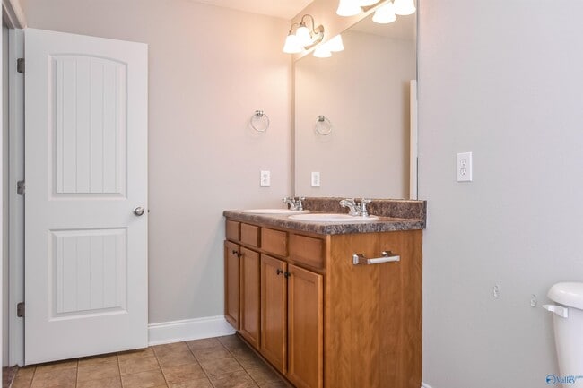Building Photo - 139 Bermuda Lakes Dr