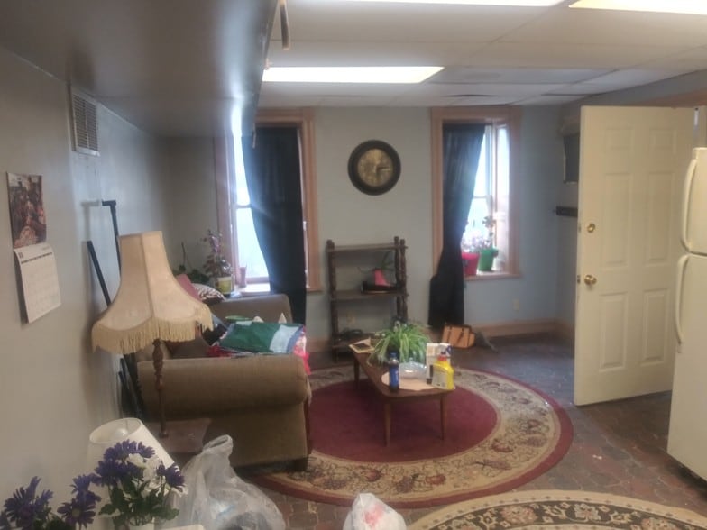 livingroom - 628 Clark Ave