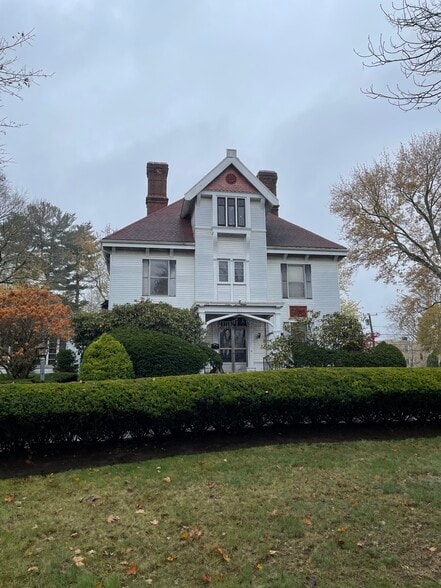 Front Entry - 40 Front St