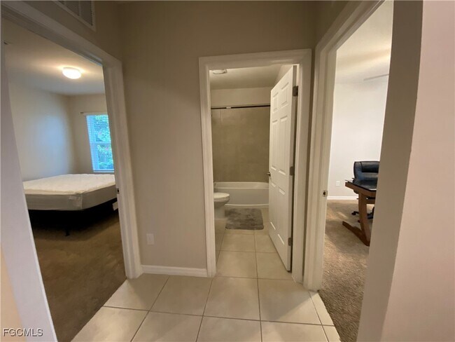 Building Photo - 2507 NW 20th Terrace