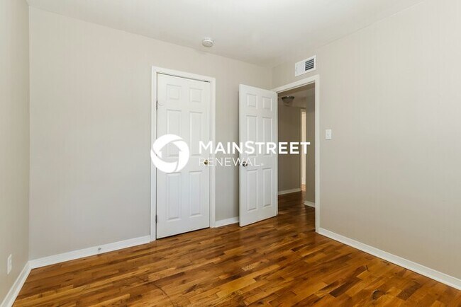 Building Photo - 3 Bedroom Pet-Friendly Home in Louisville,...