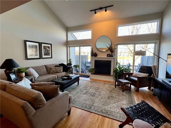 Building Photo - 191 Summerhaven Dr S