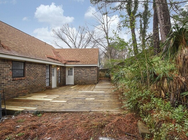 Building Photo - Great updated 4 bed, 2 bath home northeast of Memphis near Covington Pike.