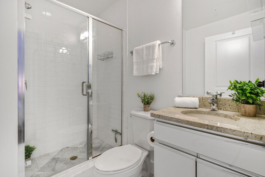 Building Photo - 1209 13th St NW