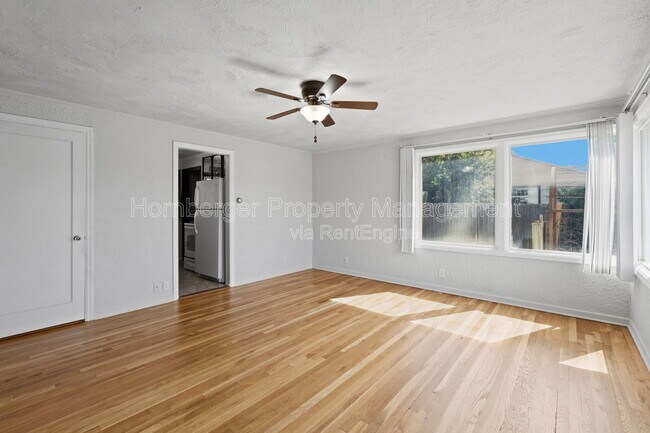 Building Photo - 112 W Amherst Ct