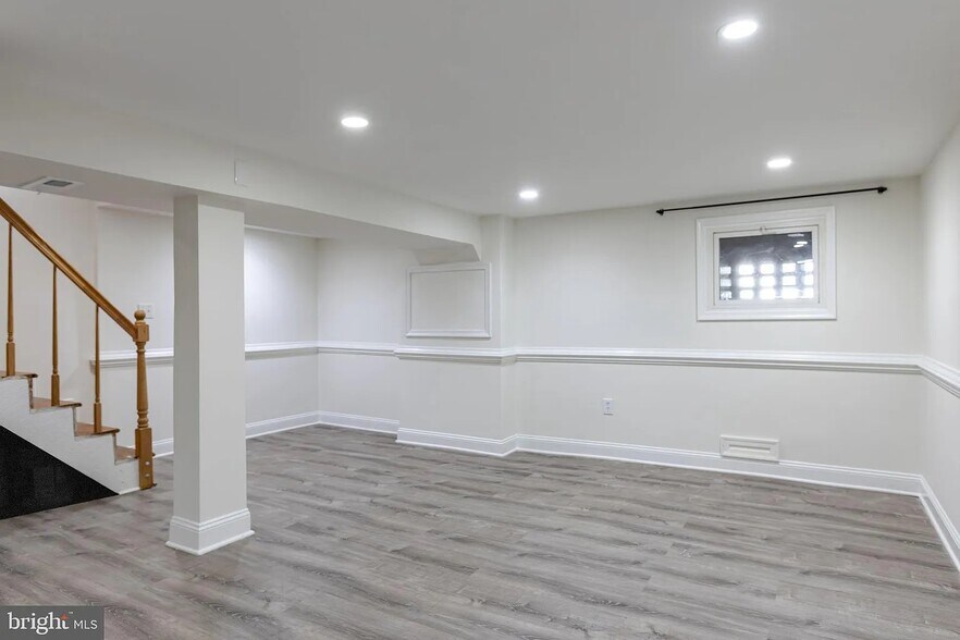 Building Photo - 1016 10th St NE