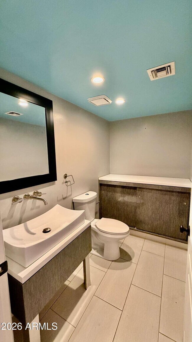 Building Photo - 8101 N 13th Pl