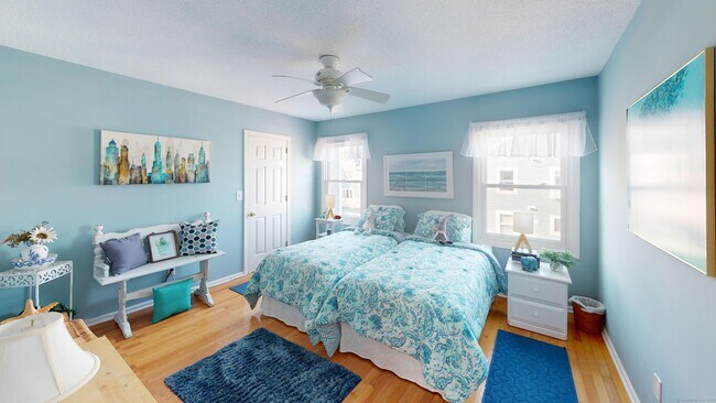 Building Photo - 72 Cosey Beach Ave