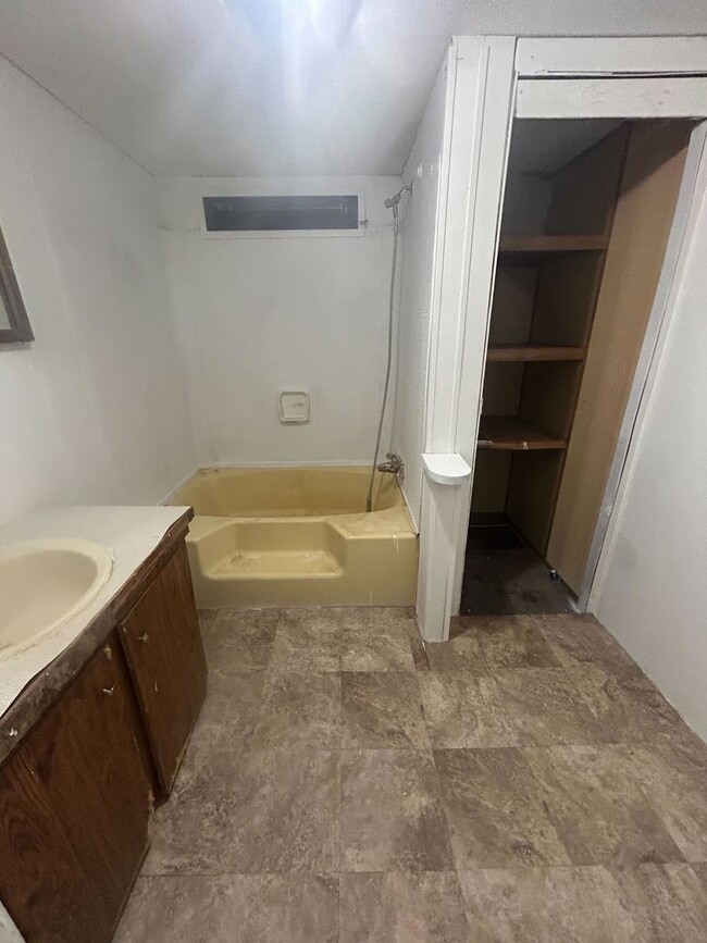 Building Photo - Rent this 2 Bedroom in Monetta!