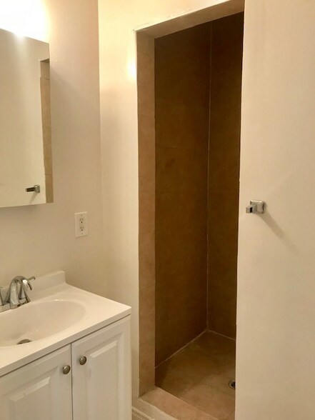 Building Photo - 2613 S Sepulveda Blvd