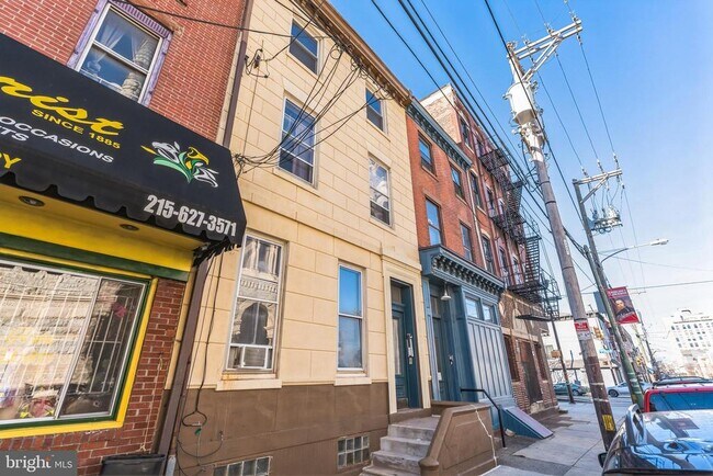 Building Photo - 1022 N 5th St