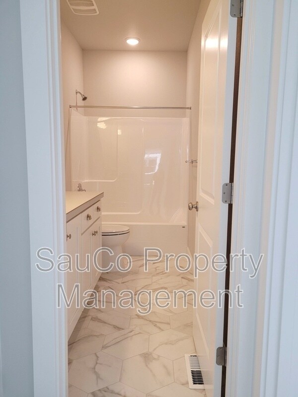 Building Photo - 3887 SE Muddy Ln