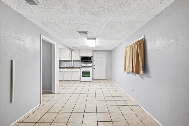 Building Photo - 9629 Sunnywood Dr