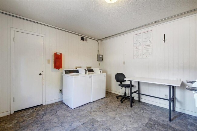 Building Photo - 1717 W 35th St