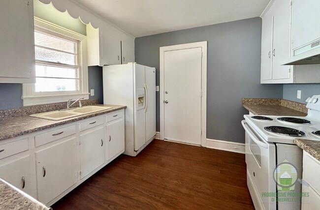 Building Photo - 122 Woodland Dr