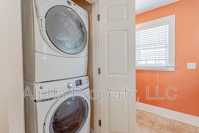 Building Photo - 14 Skyland Dr