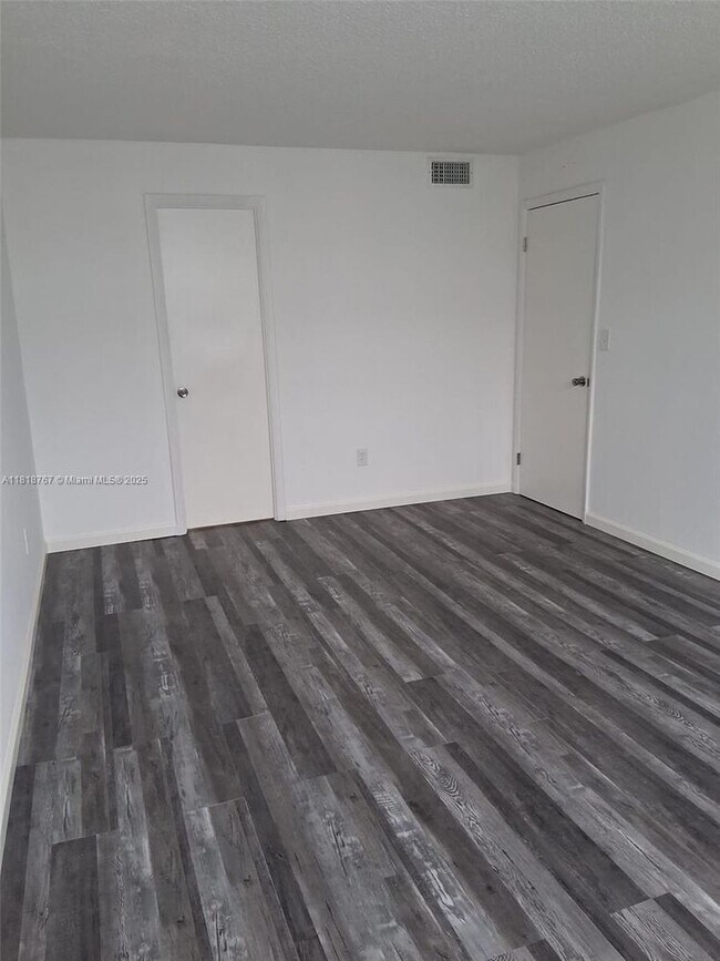 Building Photo - 492 NW 165th St
