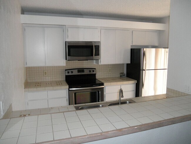 Building Photo - Village of Sandalwood Lakes