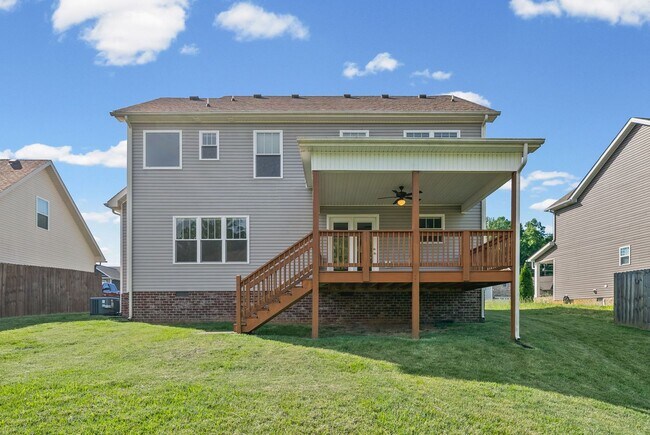 Building Photo - Pet Friendly Four Bedroom!