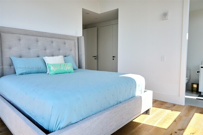 Building Photo - 160 Isle of Venice Dr