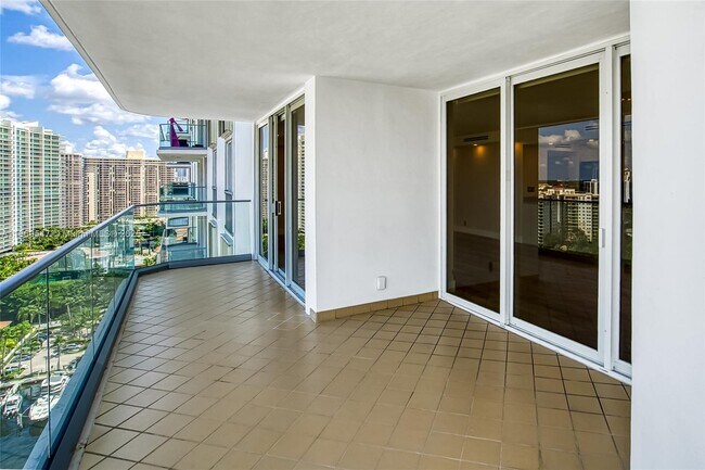 Building Photo - 19707 Turnberry Way