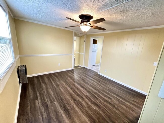 Building Photo - 106 Lind St