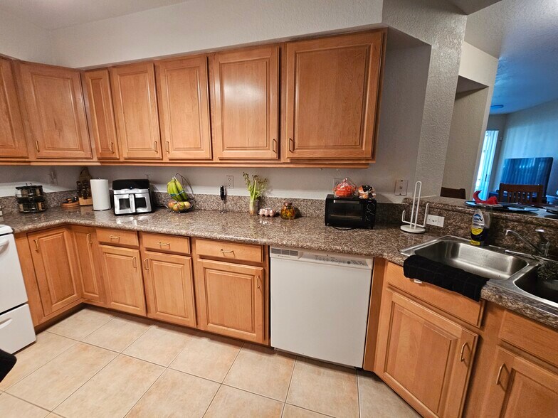 Building Photo - 12515 McGregor Blvd