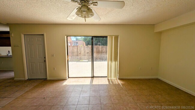Building Photo - 555 Green Springs Pl