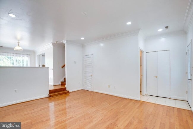 Building Photo - 9414 Packard Way