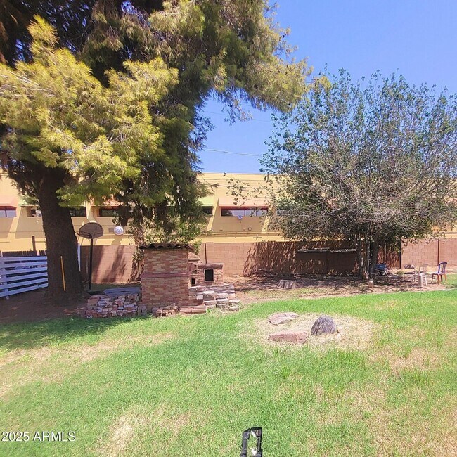 Building Photo - 4028 E Edgemont Ave