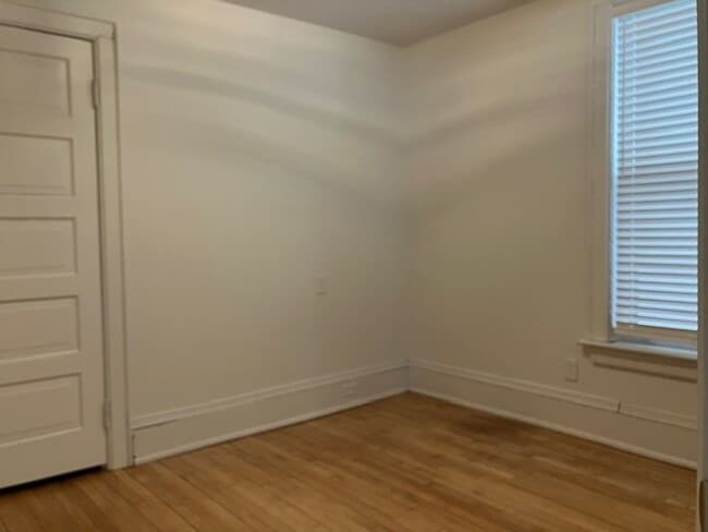 Building Photo - Sharon Apt - 906-908 N 34th Street