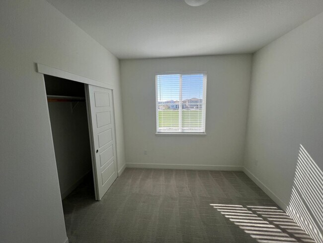 Building Photo - Beautiful Northlake Property Next to Park