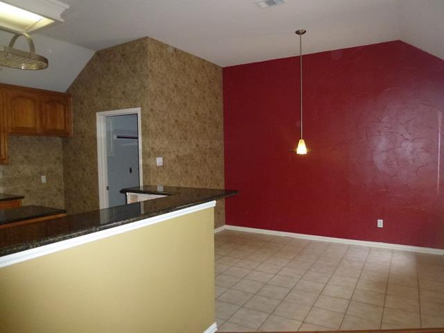 Building Photo - 3909 Clifton Dr