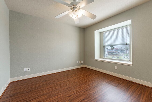 Building Photo - 70 Tarpon St