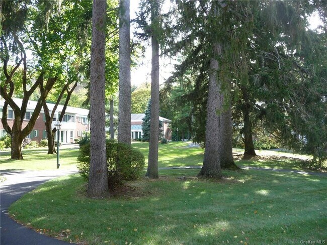 Building Photo - 580 Bedford Rd