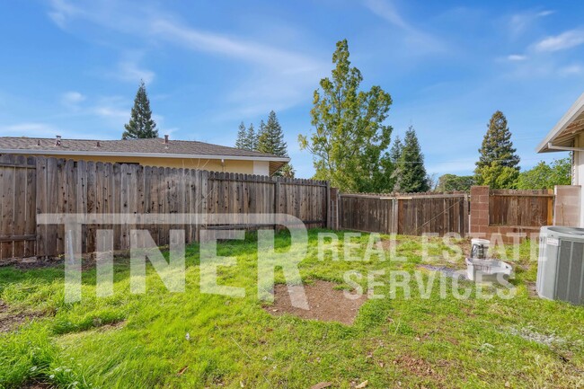 Building Photo - Rare Gem in Lake Natoma Heights! - Tier 1