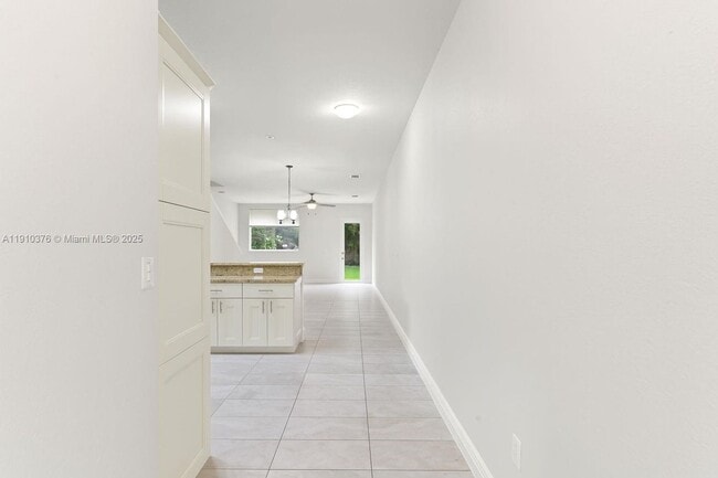 Building Photo - 1110 NE 1st Ave.