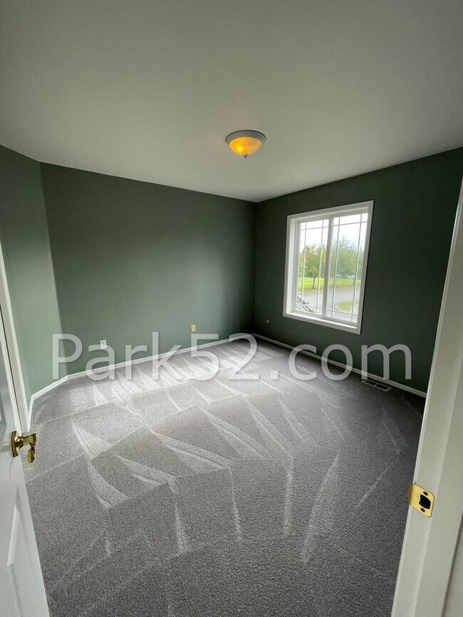 Building Photo - $500 Off 1st Full Month!  Browns Point NE ...