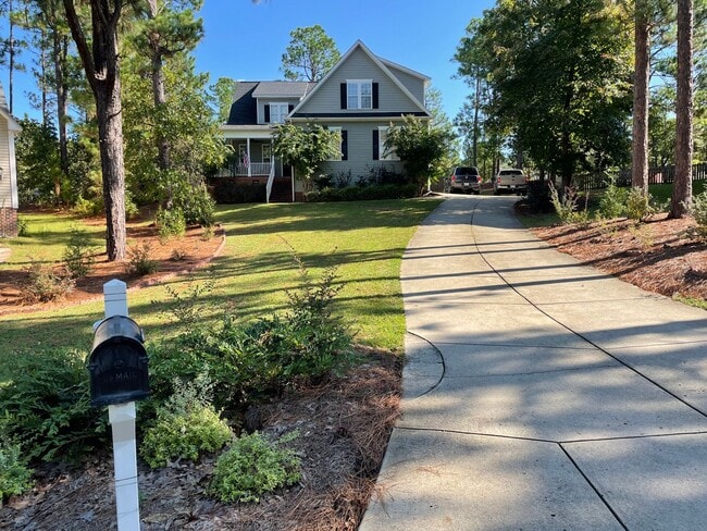 Building Photo - 4 Bedroom 3.5 Bath Home in Carolina Lakes!
