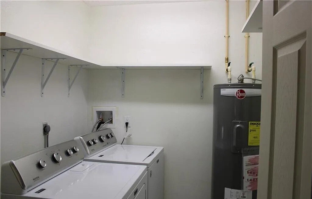 Building Photo - 203 SE 15th Pl